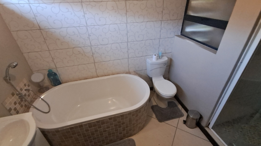 5 Bedroom Property for Sale in Heuwelsig Free State